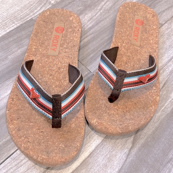 🩴Roxy cute multi color flip flops- gently used - Picture 1 of 4
